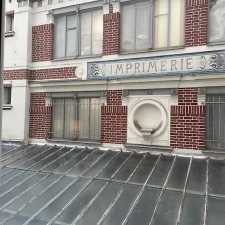 Charming And Bright Flat In A Very Convenient Area Lägenhet