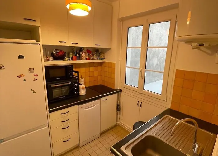 Charming And Bright Flat In A Very Convenient Area *