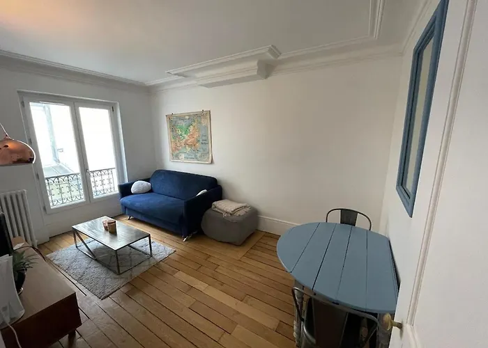 Charming And Bright Flat In A Very Convenient Area