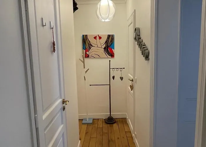Charming And Bright Flat In A Very Convenient Area Parijs