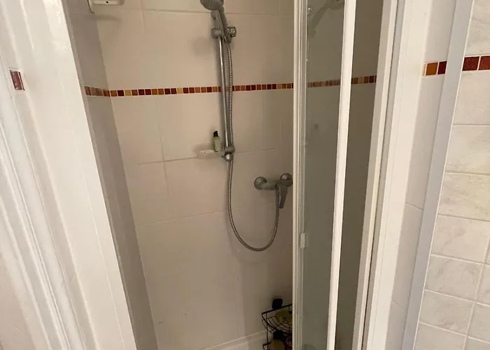 Charming And Bright Flat In A Very Convenient Area * Parijs
