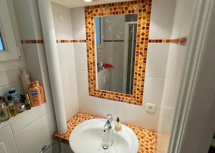 Charming And Bright Flat In A Very Convenient Area