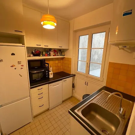 Charming And Bright Flat In A Very Convenient Area *